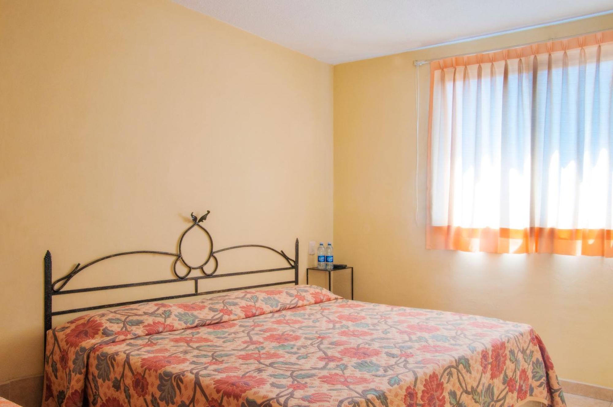 Hotel Xanti Морелія Екстер'єр фото
